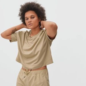 NWT Everlane The Perform Tee in warm khaki